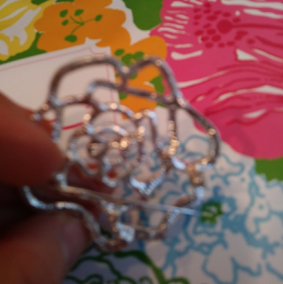 Flower🌸 swirl pin - Picture 3 of 3